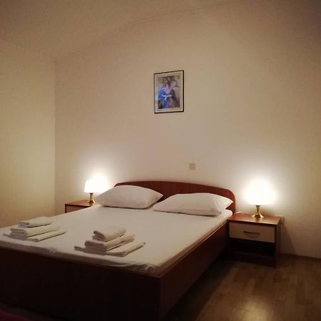 Apartments Cepo Makarska Exterior foto