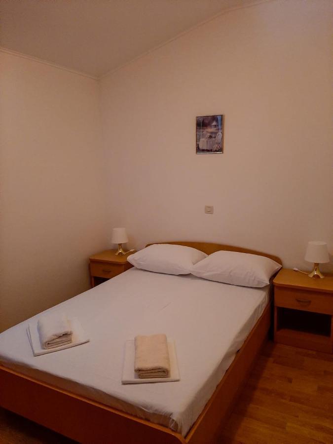 Apartments Cepo Makarska Exterior foto